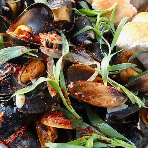 Barbecued mussels with anise and Turkish chilli