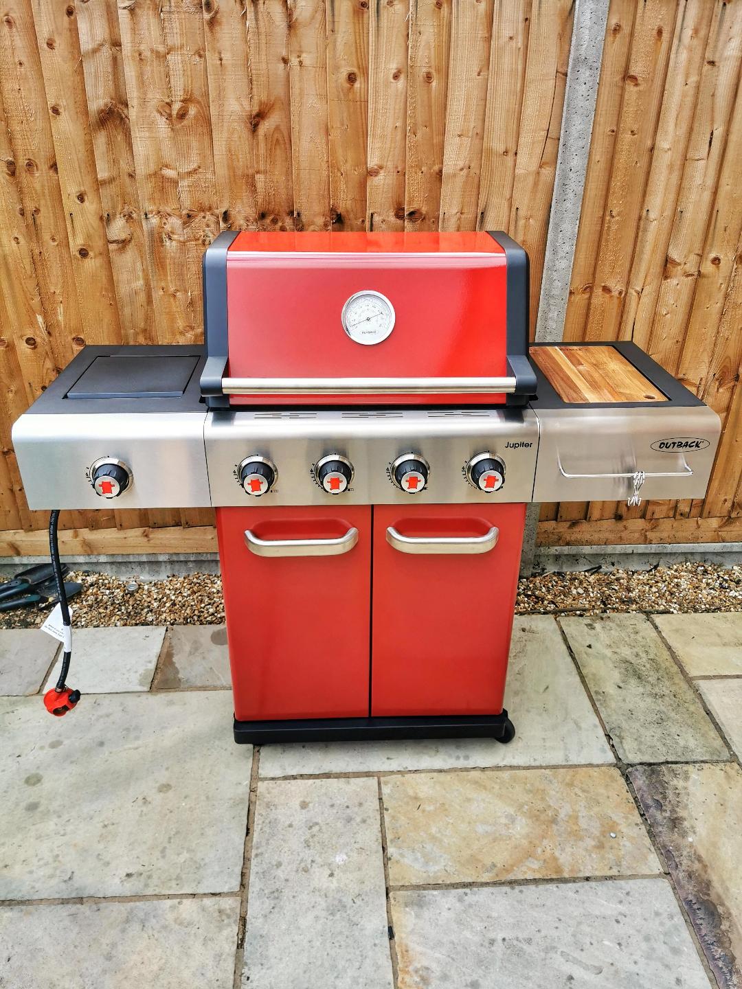 Jupiter 4 Burner Hybrid with Chopping Board – Red set up