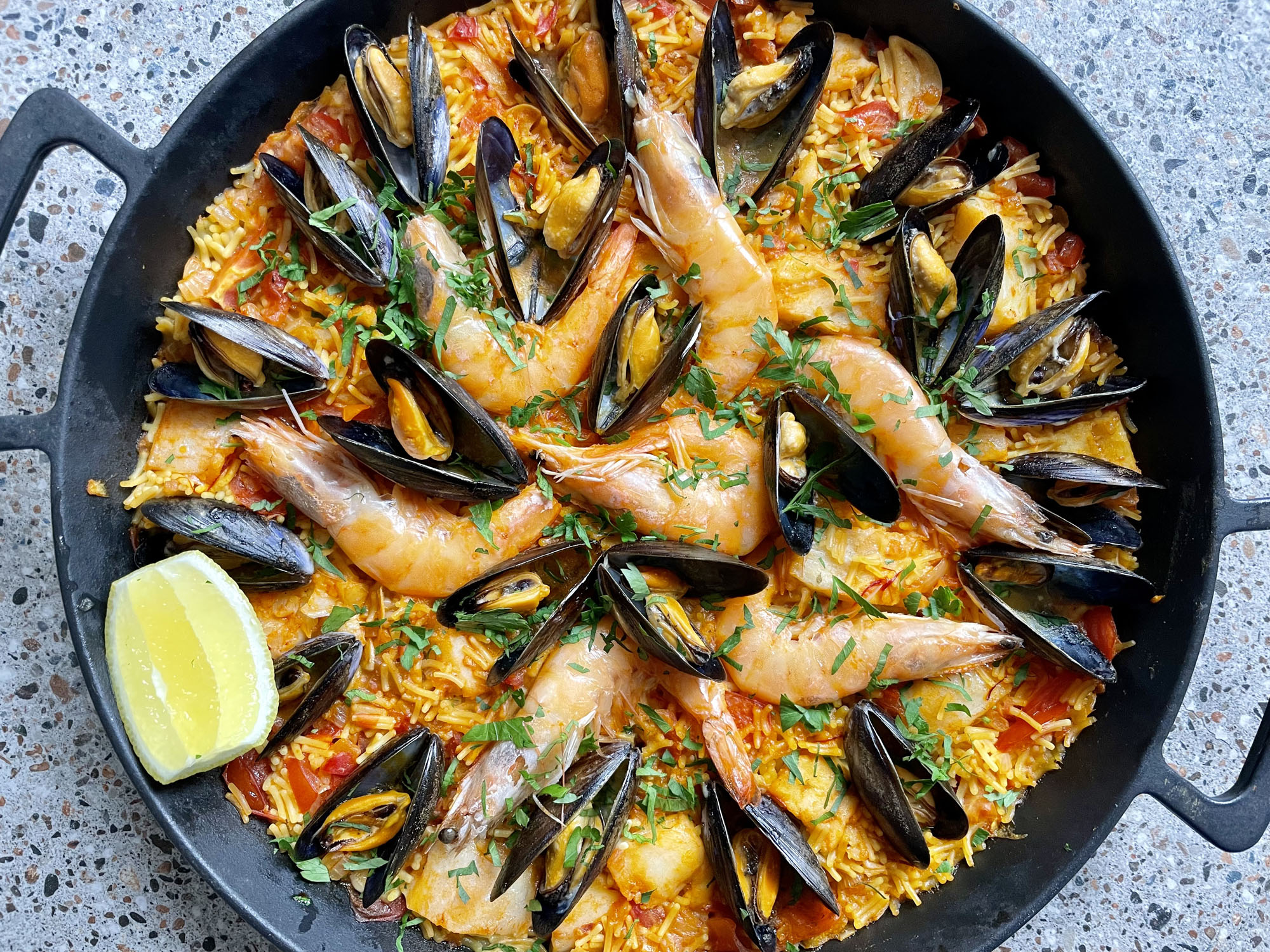 SEAFOOD FIDEUÁ Rock Paella