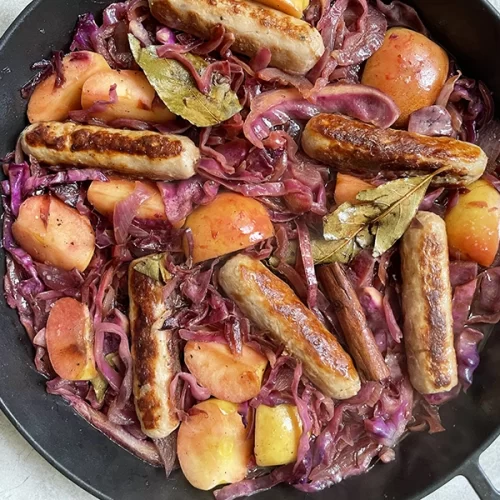 Sausages with Red Cabbage and Apples